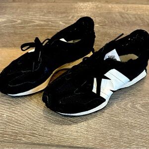 Boys New Balance 327 Size 2